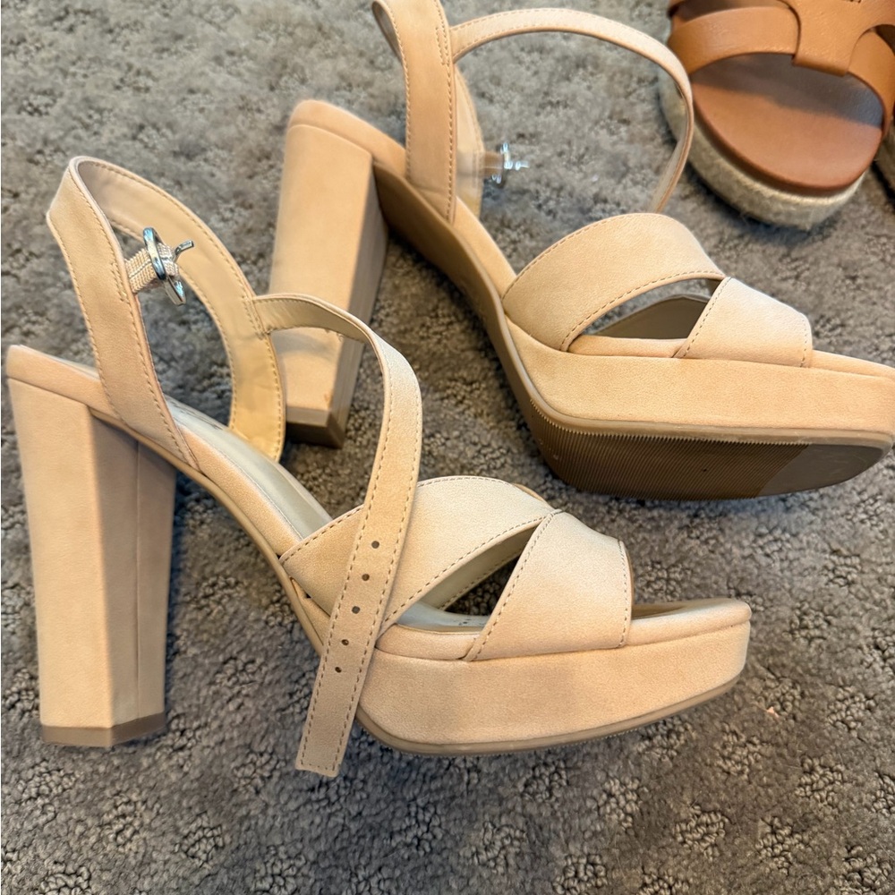 Y.not tan heels size 5 - Picture 3 of 5
